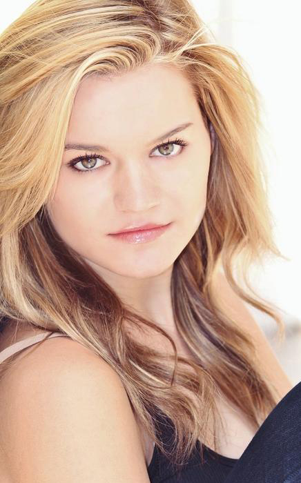 actor Kelly Heyer large photo