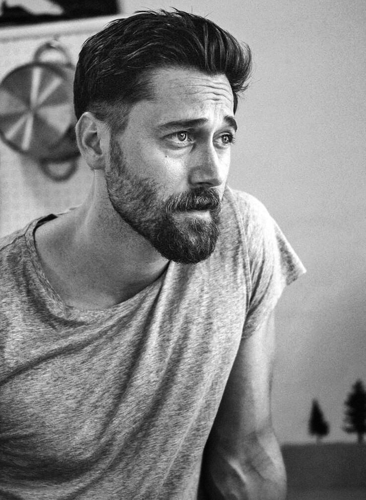 actor Ryan Eggold large photo