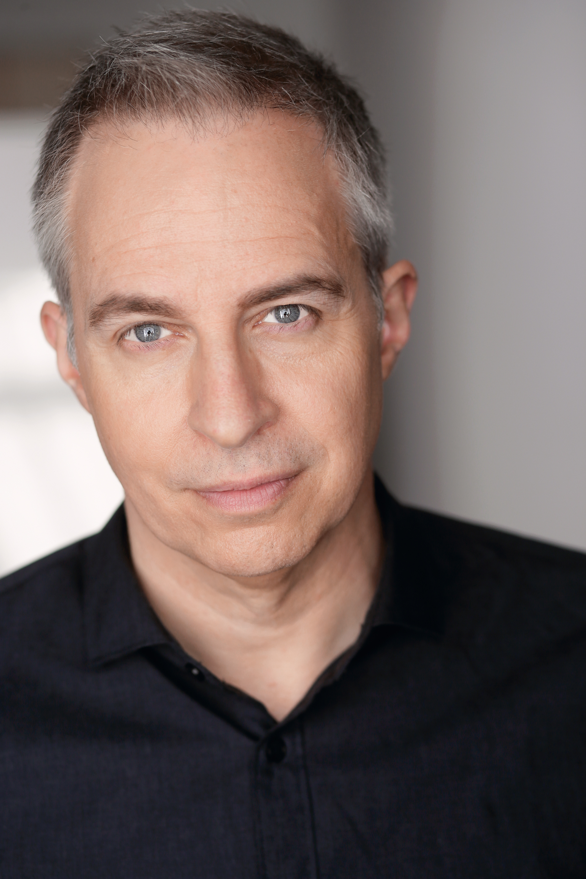 actor Jay Karnes large photo