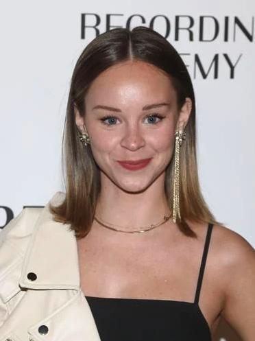 actor Caitlin Houlahan large photo