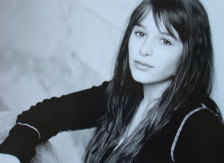 actor Cara DeLizia large photo