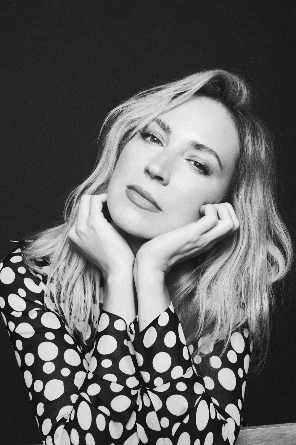 actor Beth Riesgraf large photo