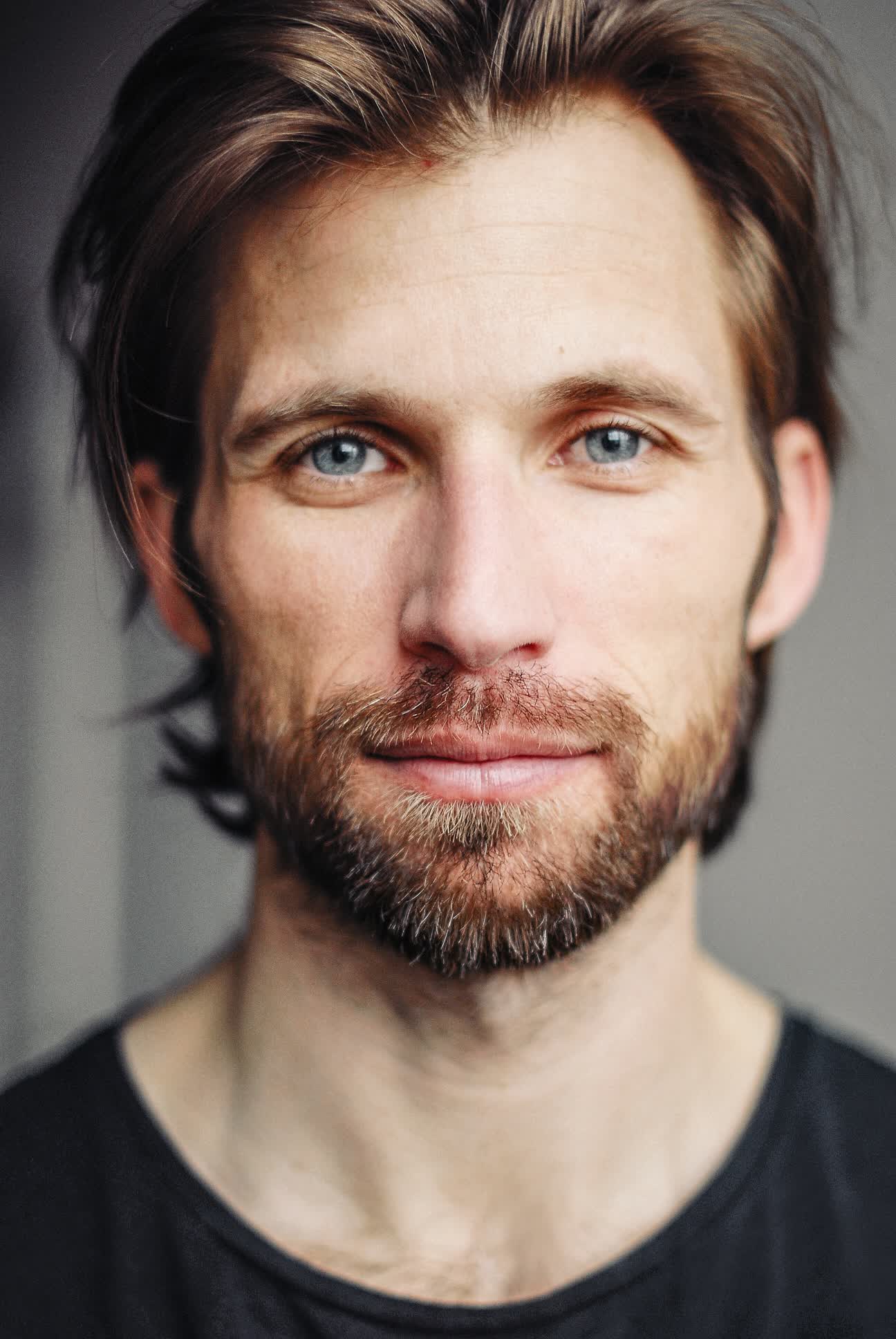 actor Justin Deeley large photo