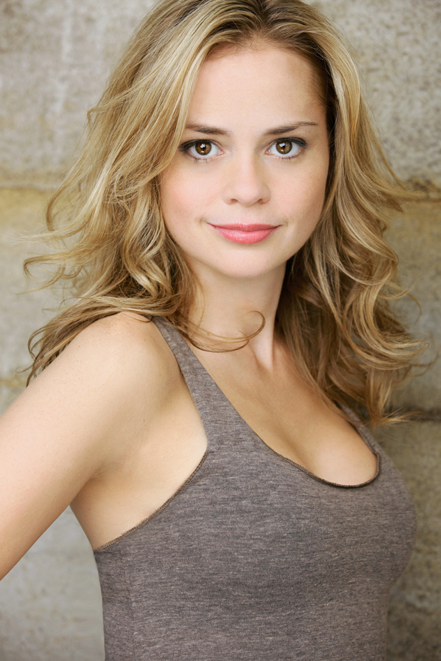 actor Betsy Beutler large photo