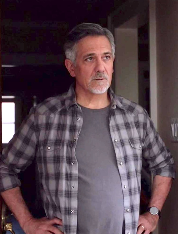 actor Carlos Lacamara large photo