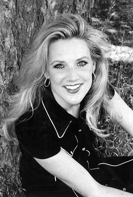 actor Stephanie Nadolny large photo