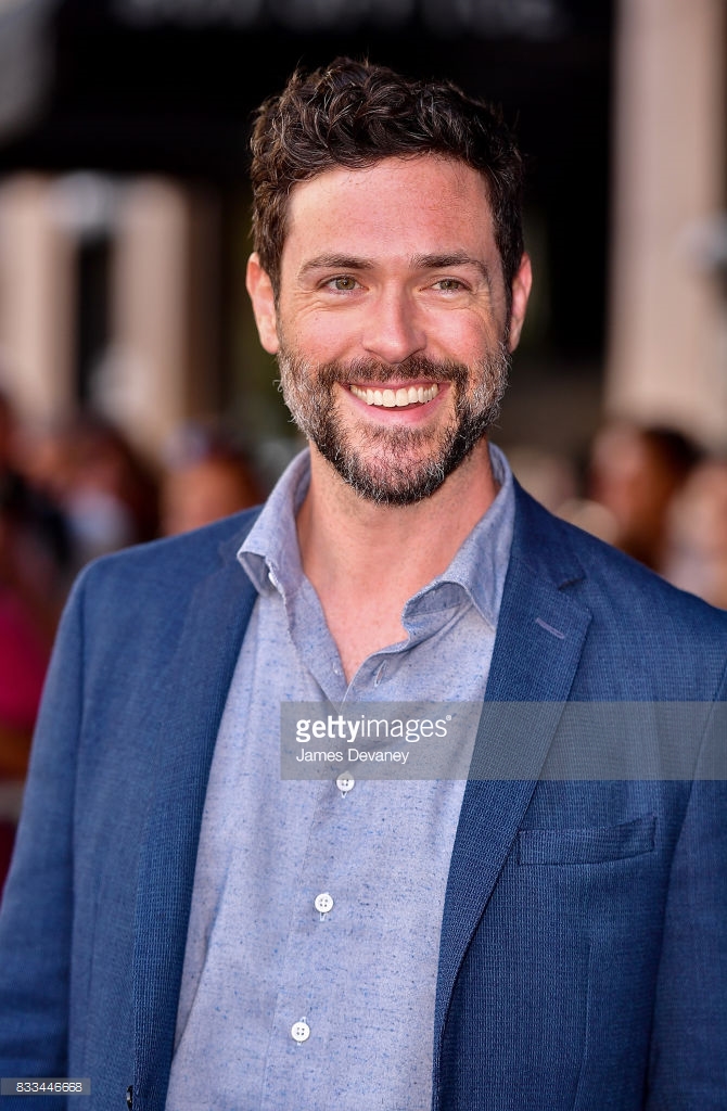 actor Brendan Hines large photo