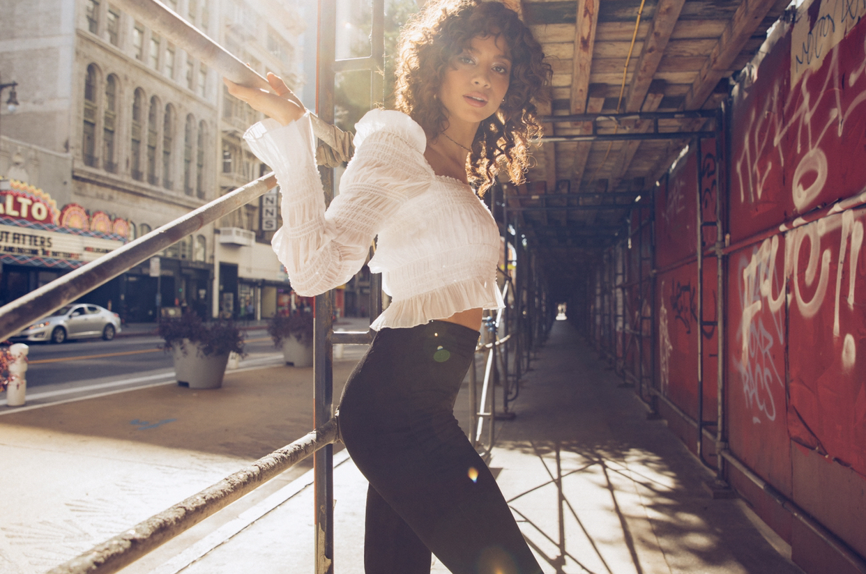 actor Julia Mayorga large photo