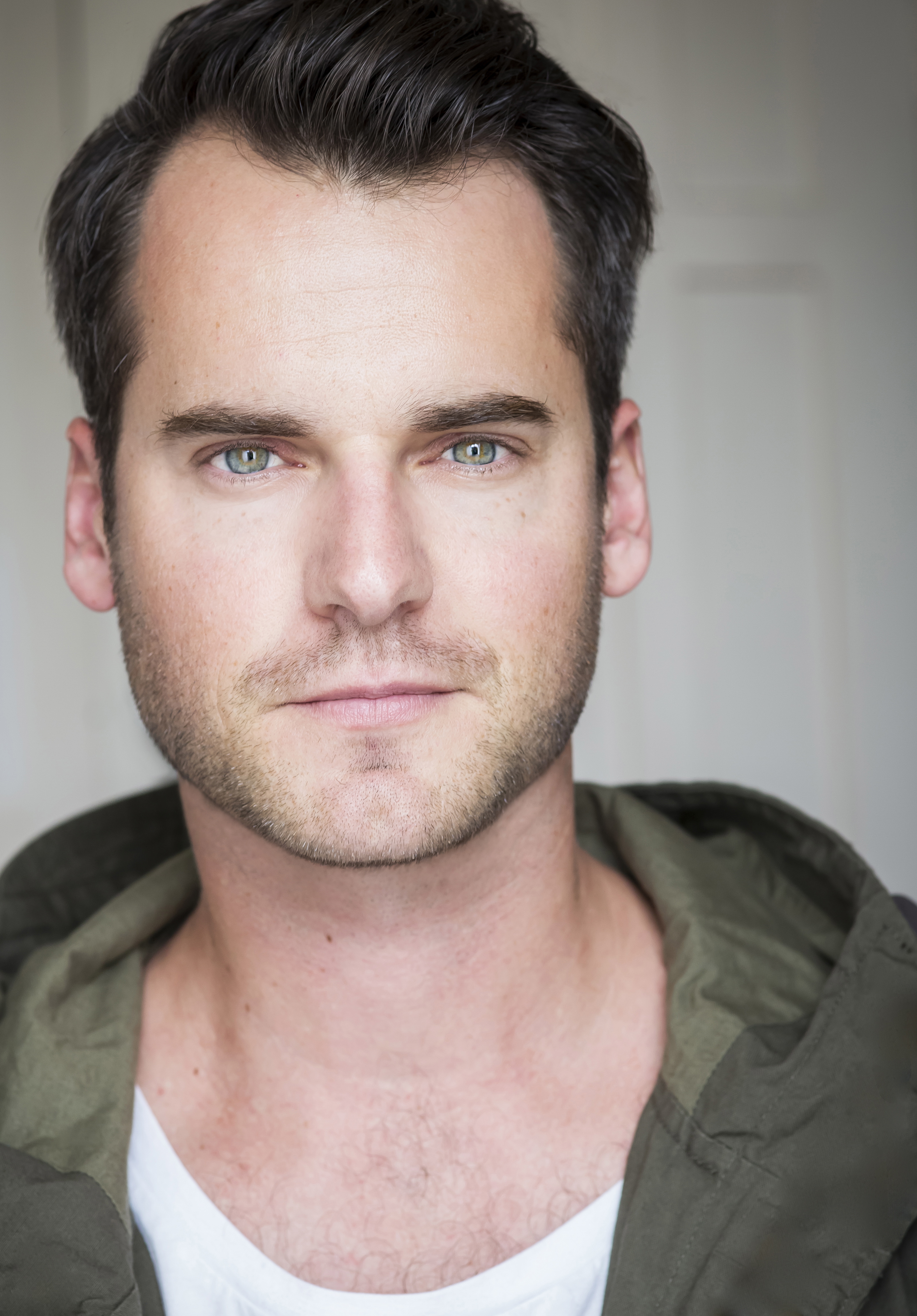 actor David de Lautour large photo actor David de Lautour large photo