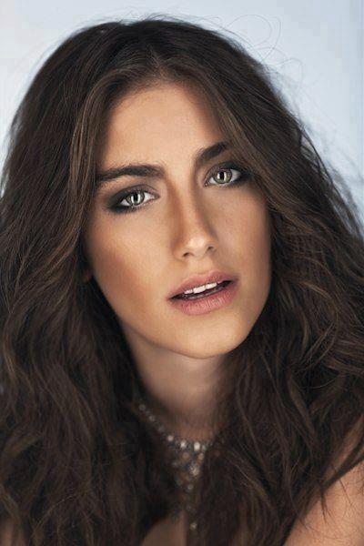 actor Hazal Kaya large photo