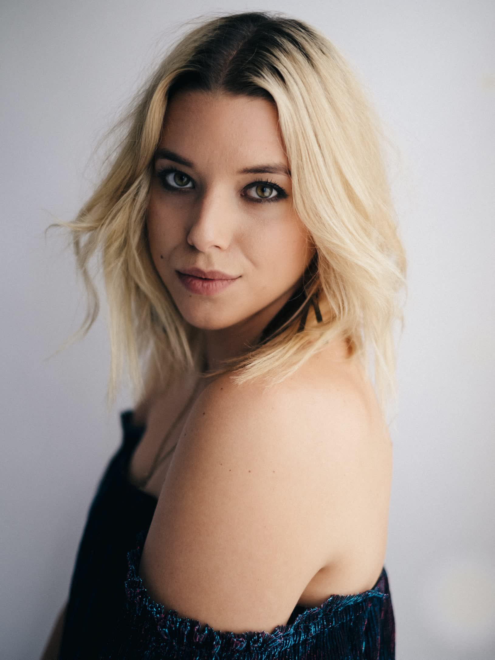 actor Carlie Casey large photo