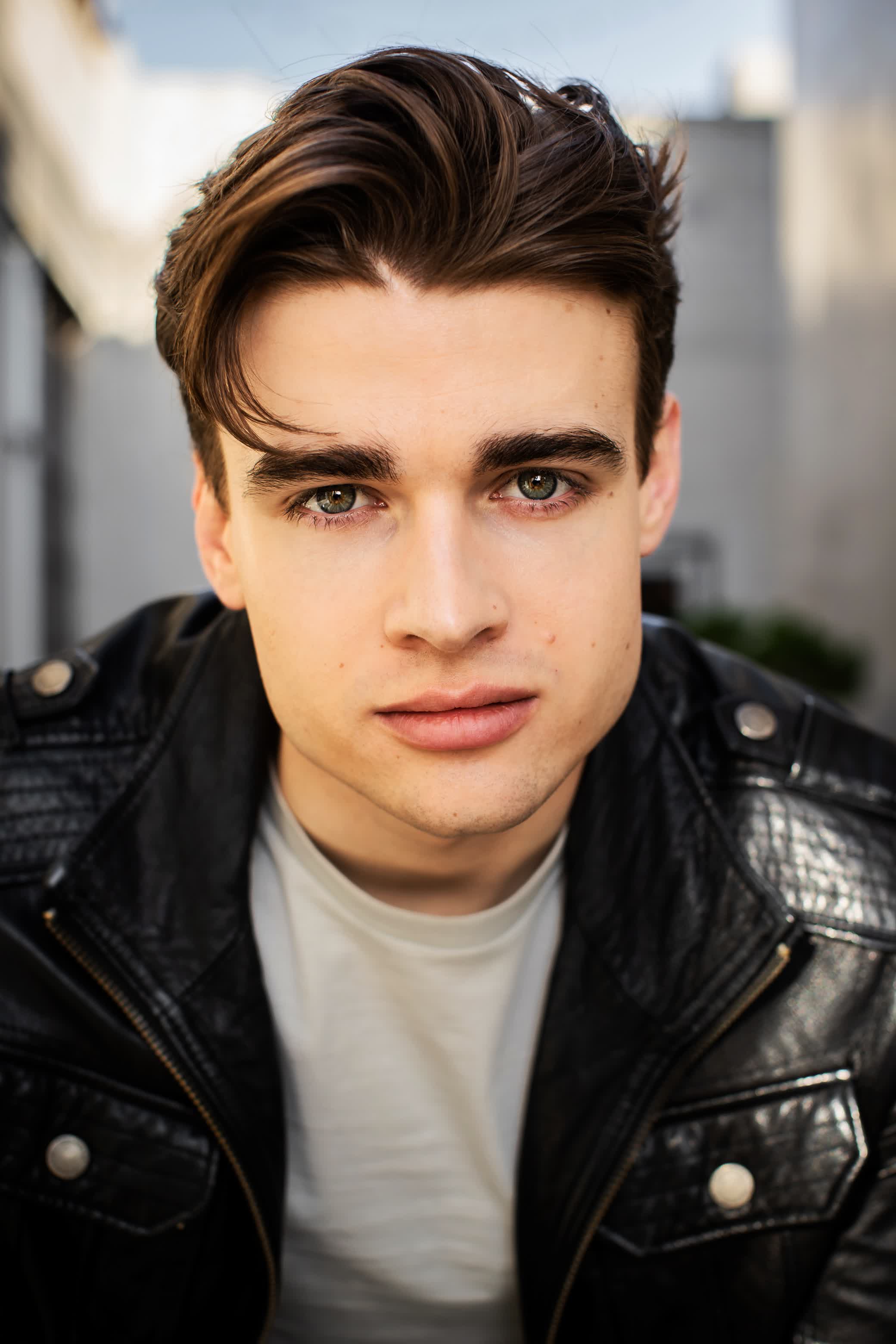 actor Austin Falk large photo