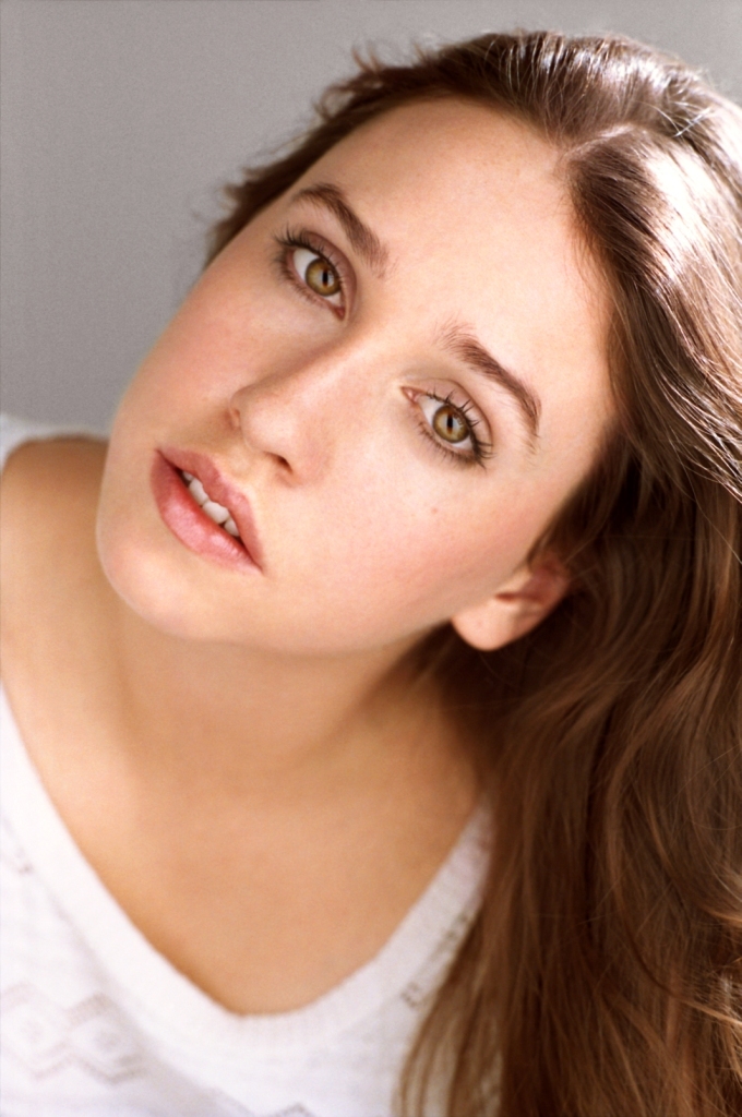 actor Sarah Sutherland large photo