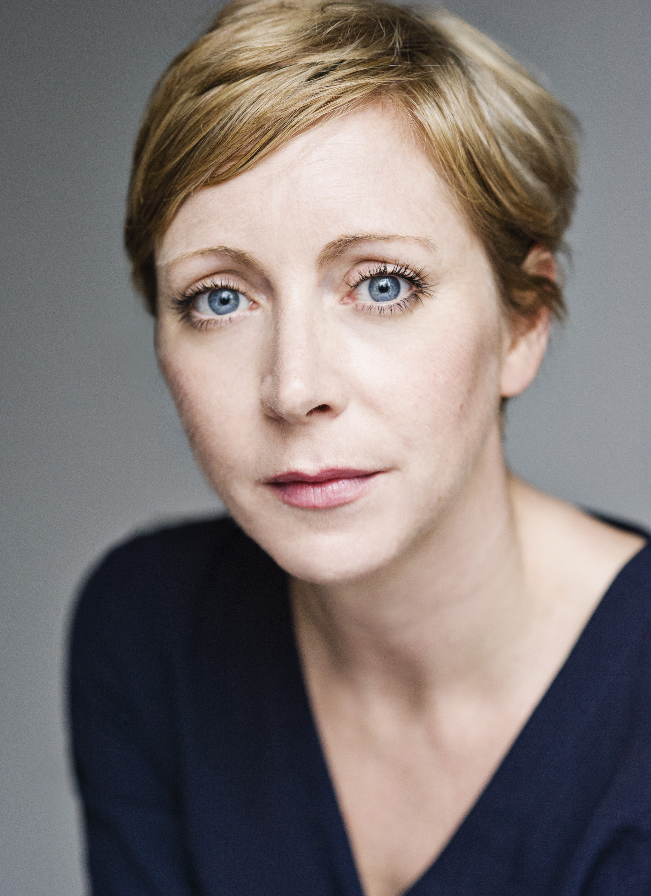 actor Laura Howard large photo