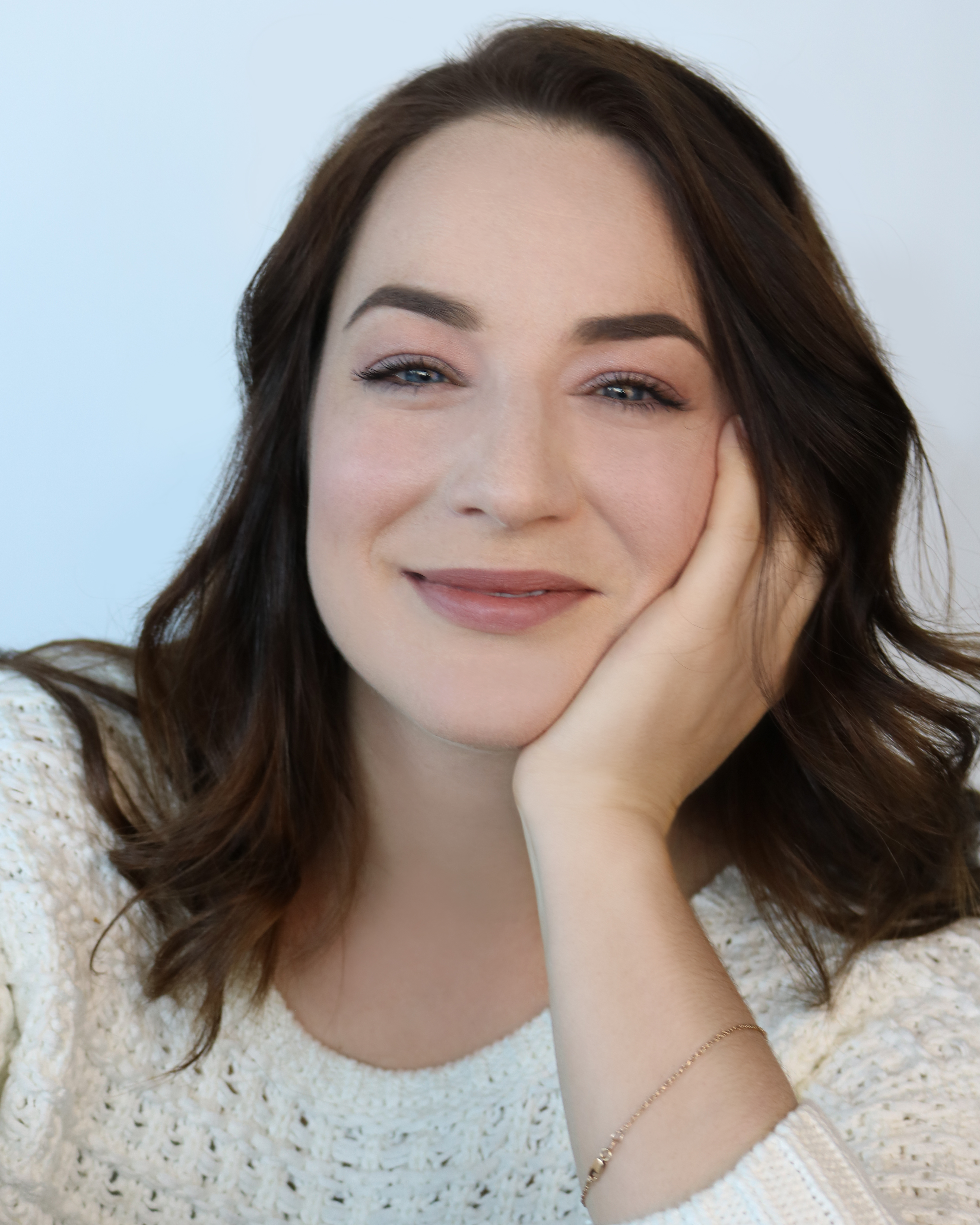 actor Lara Gilchrist large photo