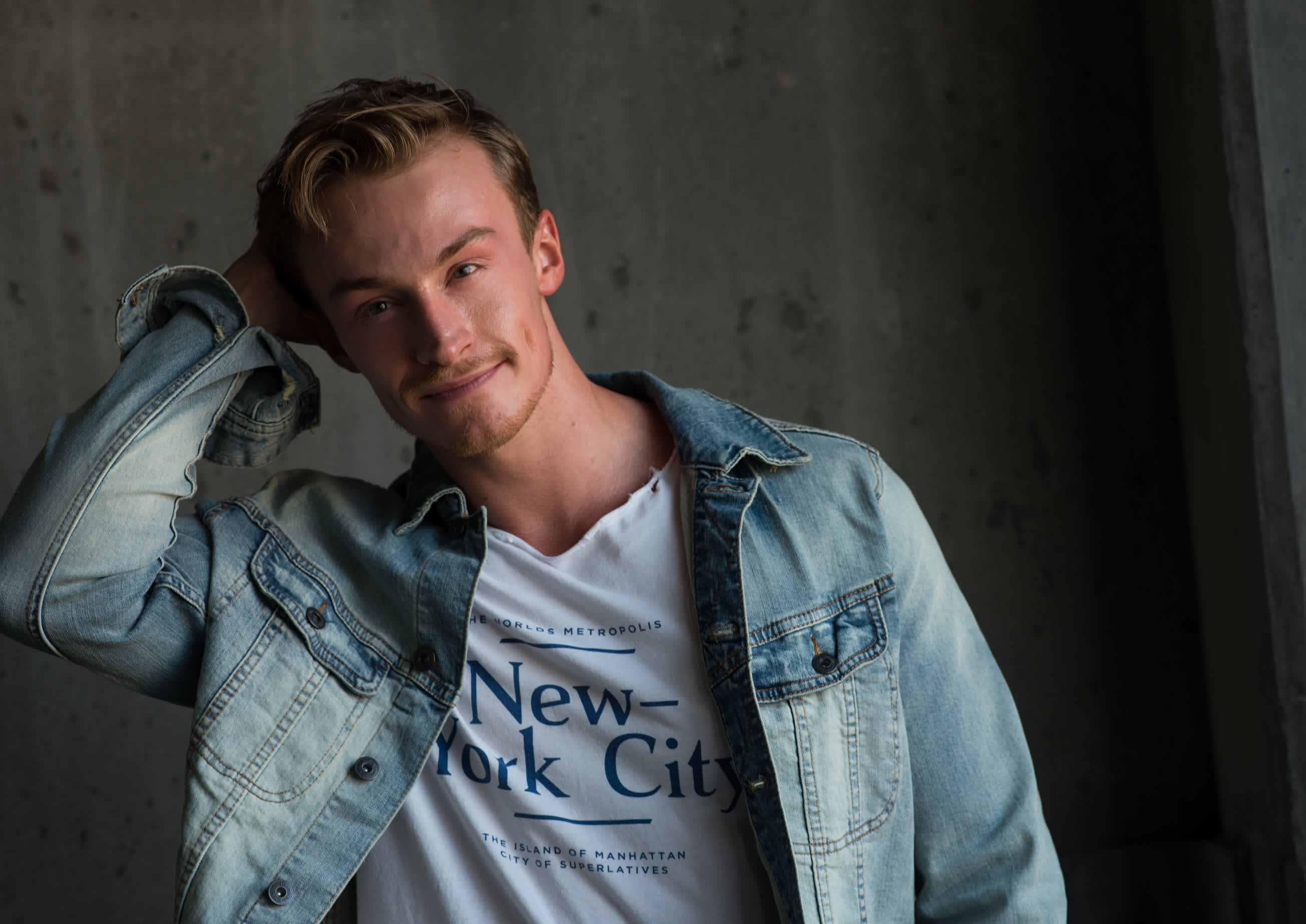 actor Robert Thomas Preston large photo