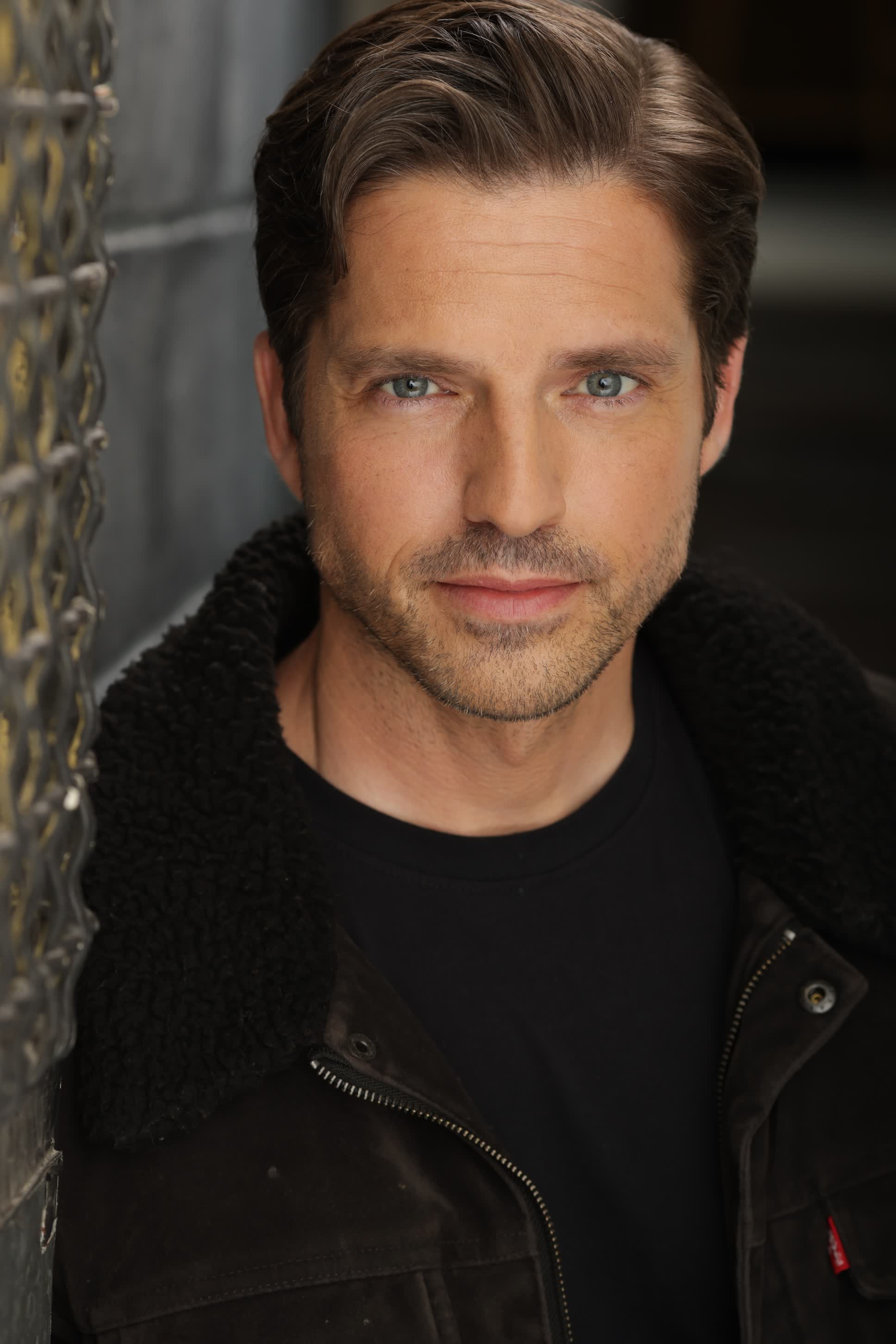 actor Scott Bailey large photo