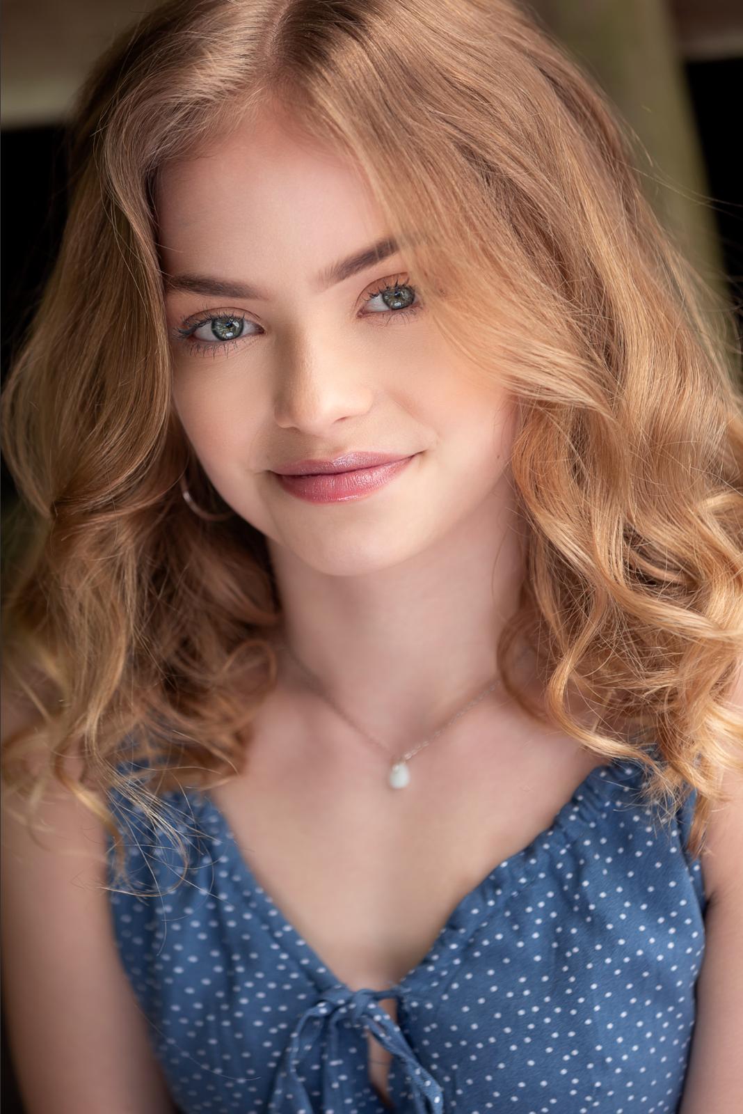 actor Hannah R. Loyd large photo