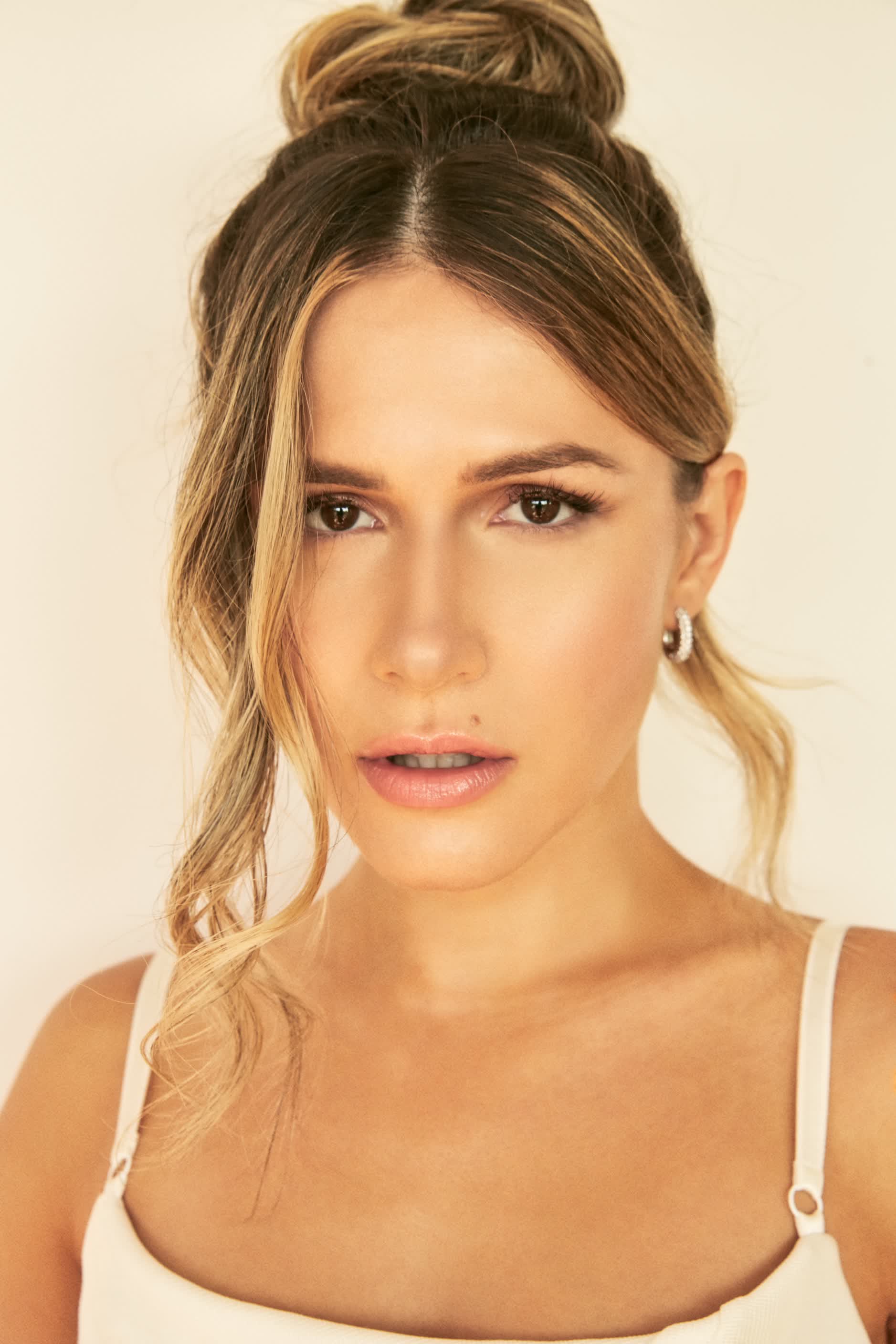 actor Erin Sanders large photo