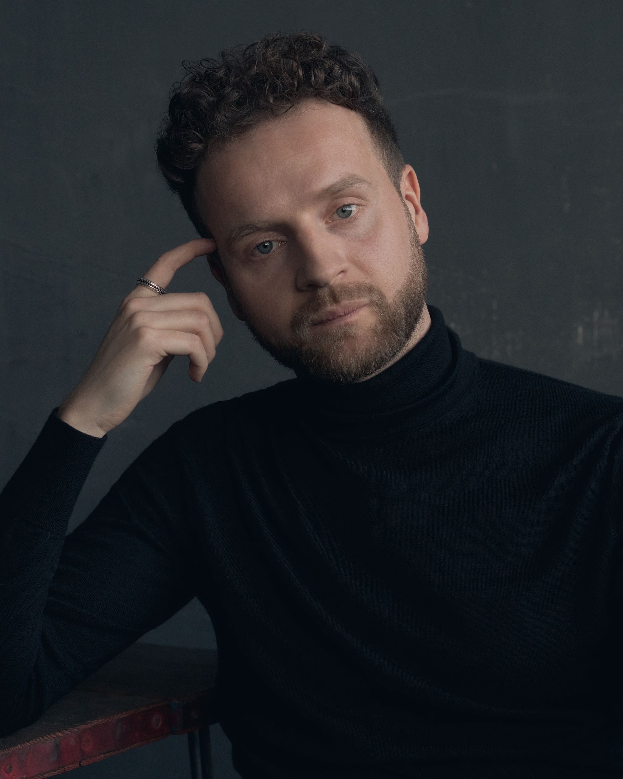 actor Andrew Gower large photo