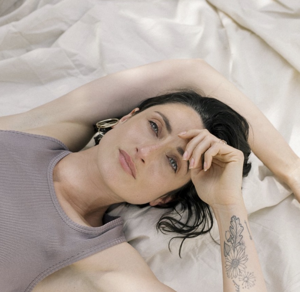 actor Natasha O'Keeffe large photo