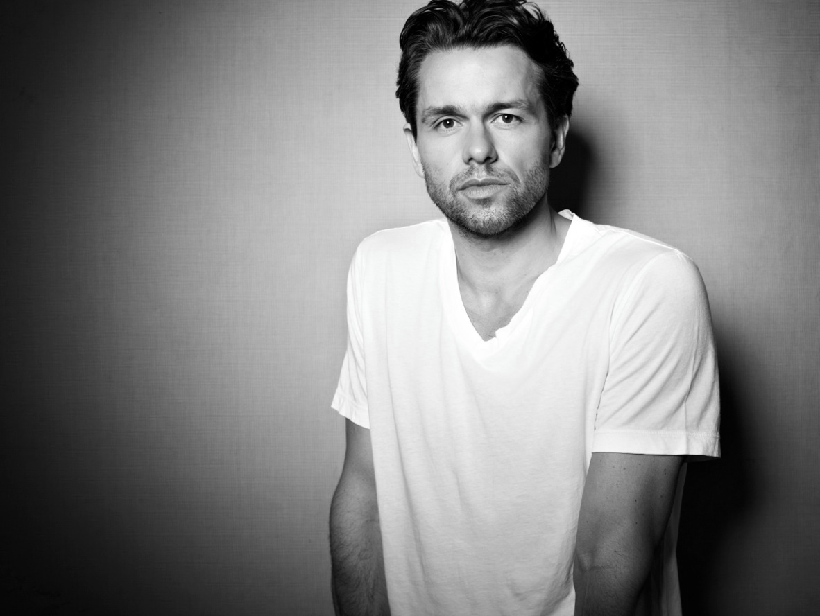 actor Julian Ovenden large photo