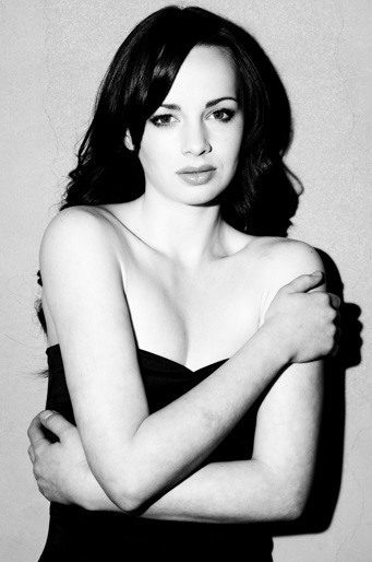 actor Ashley Rickards large photo