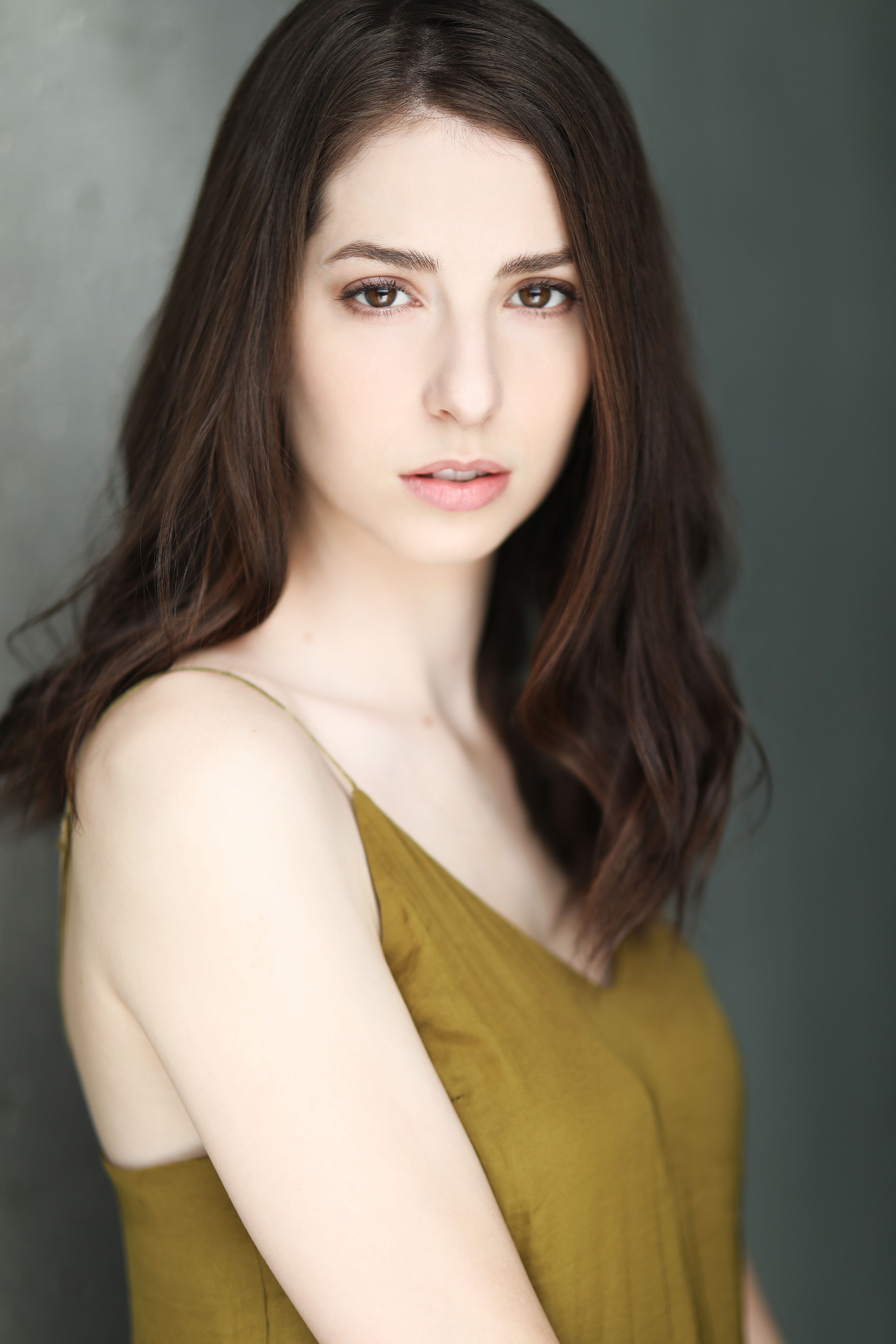 actor Genevieve Buechner large photo