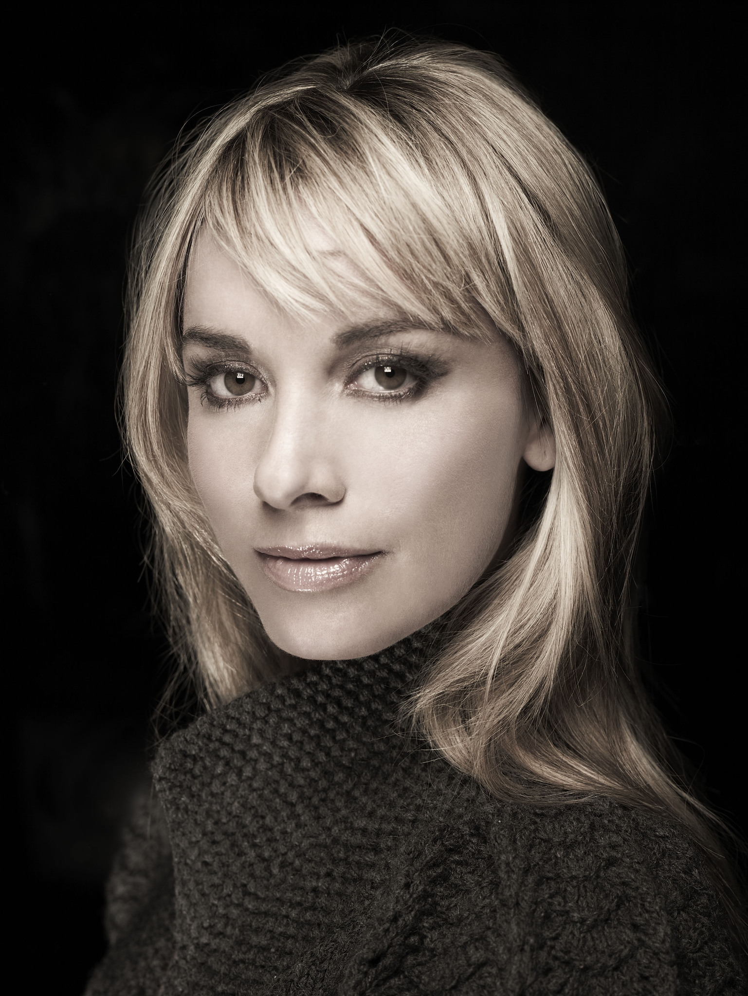 actor Tamzin Outhwaite large photo