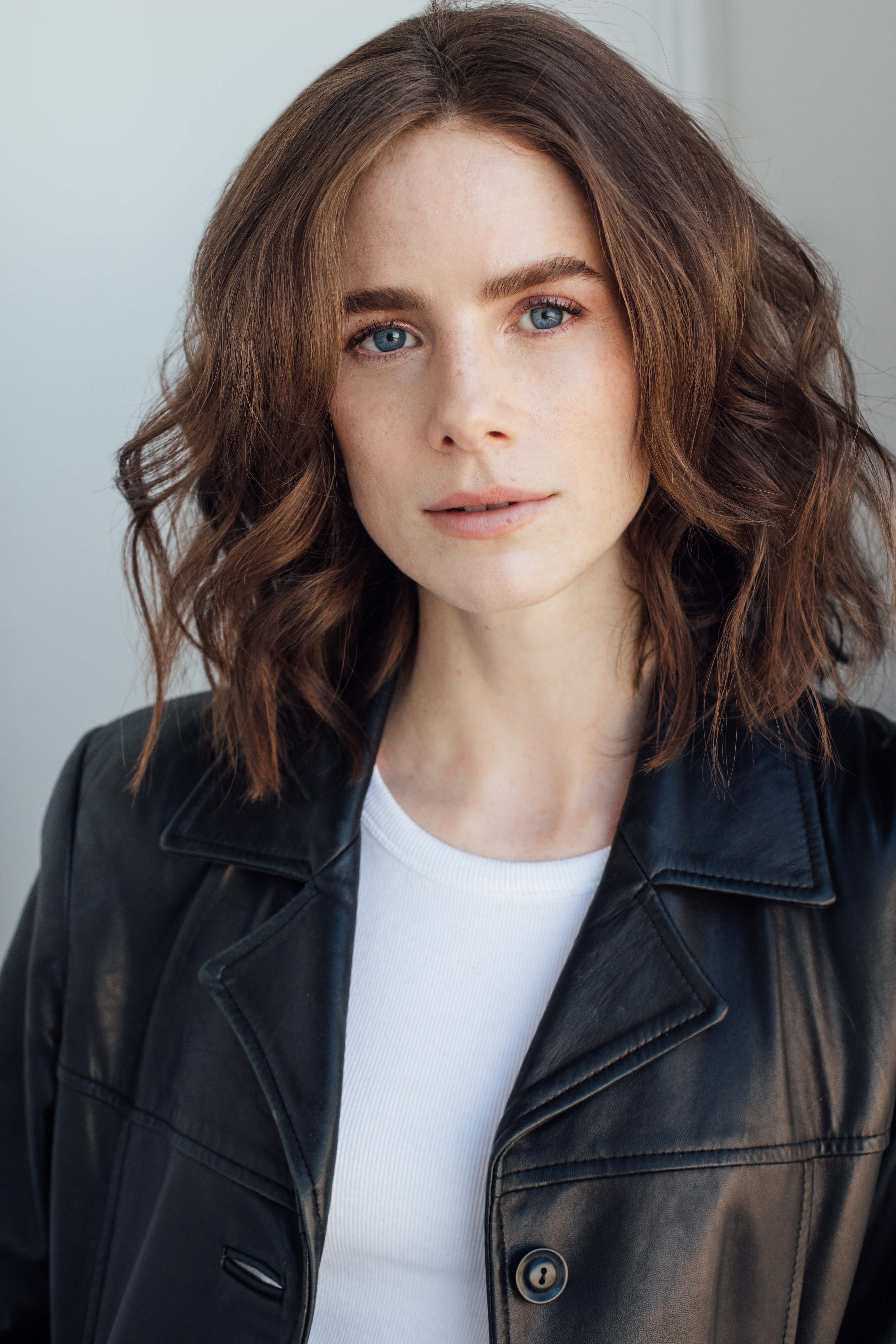 actor Clare McConnell large photo