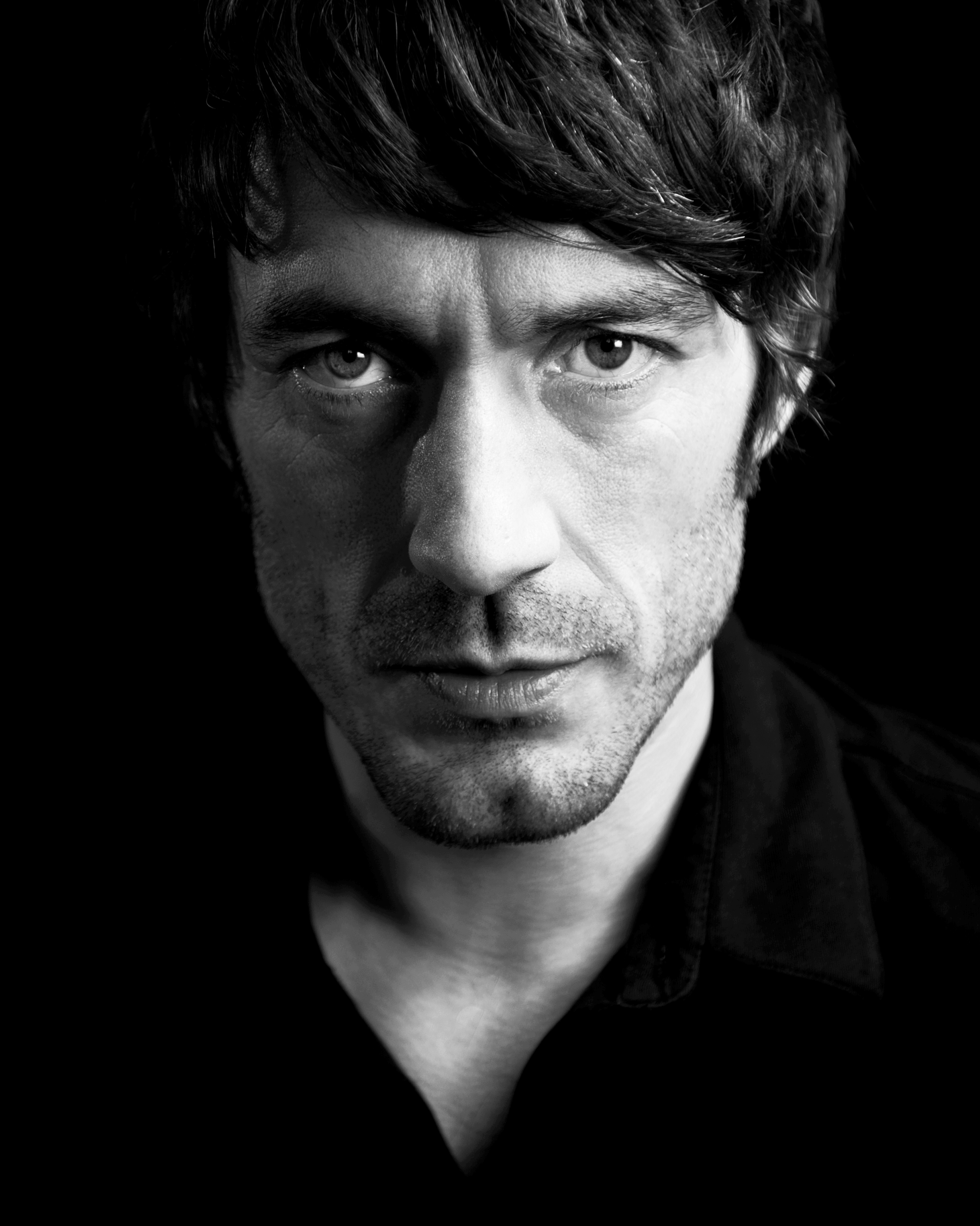 actor Tom Meeten large photo