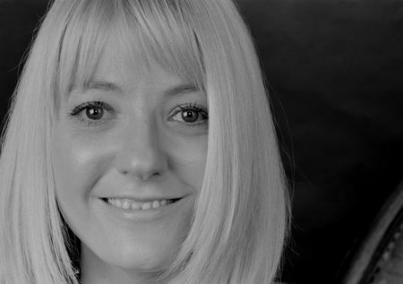 actor Julie Fernandez large photo