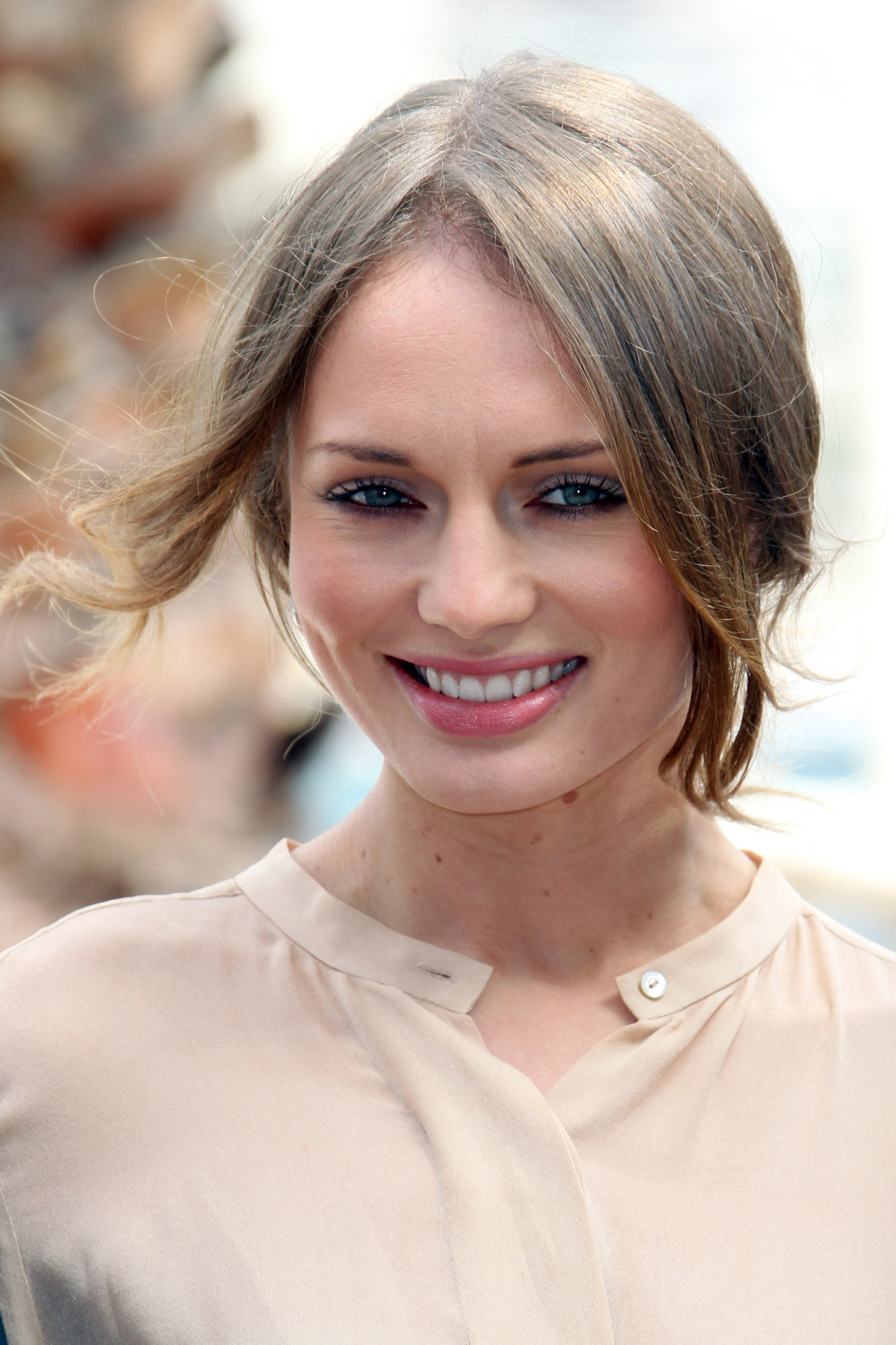 actor Laura Haddock large photo