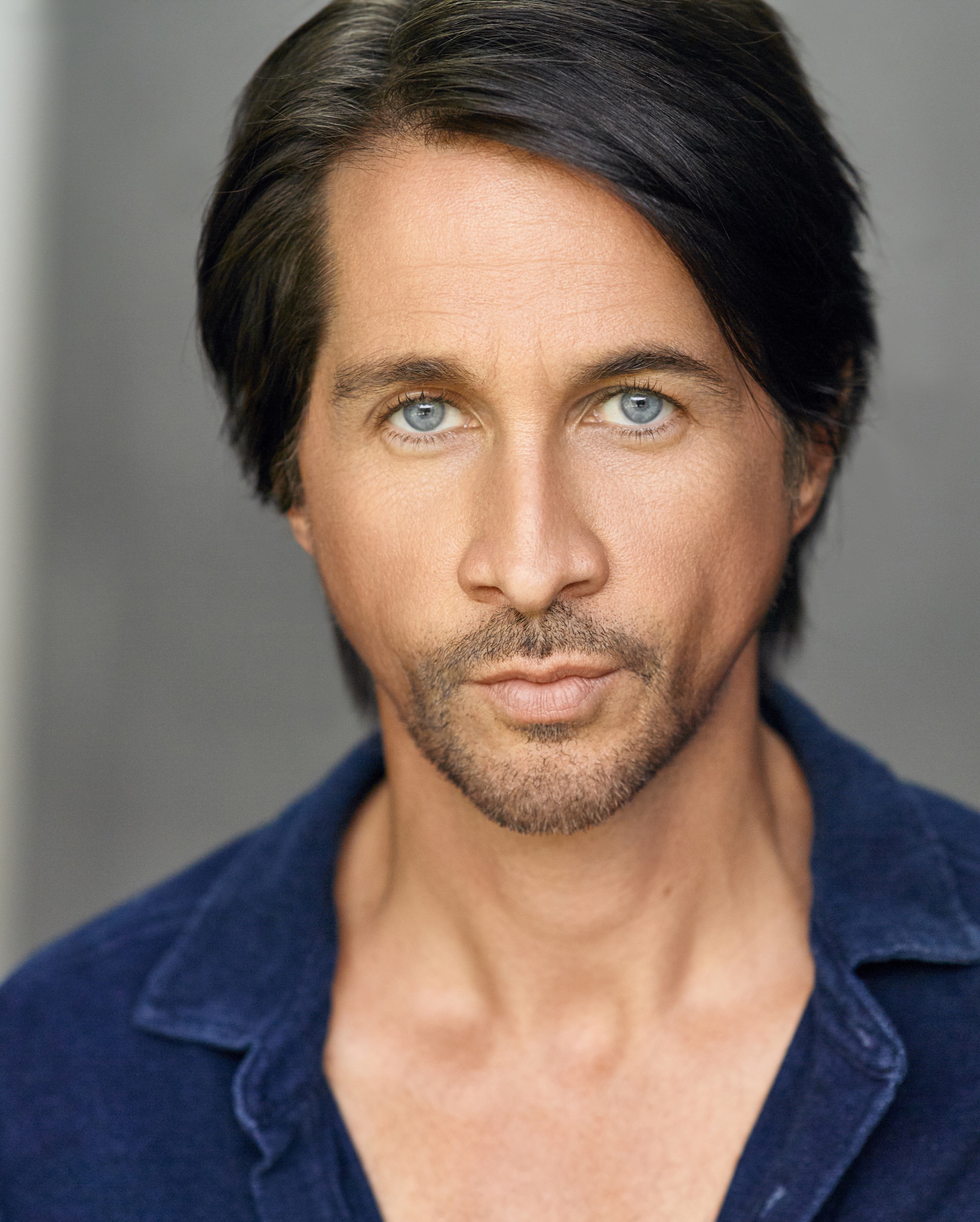 actor Michael Easton large photo