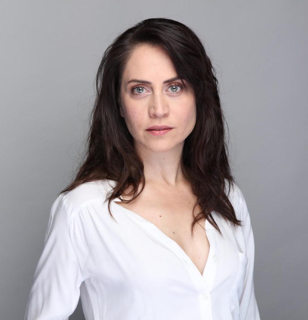 actor Selen Öztürk large photo