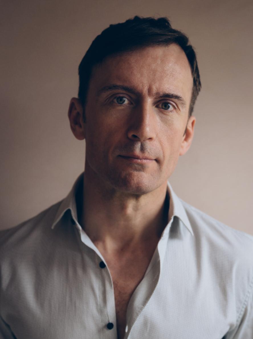 actor Anthony Howell large photo