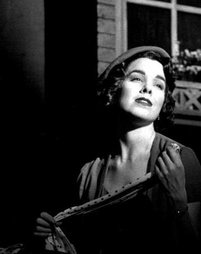 actor Erica Schroeder large photo