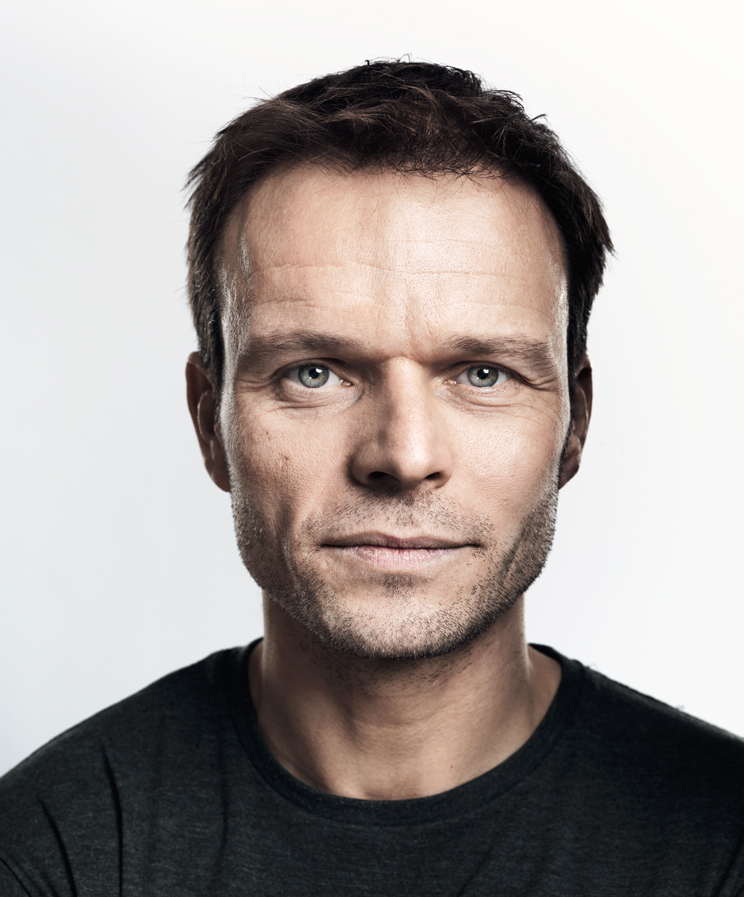 actor Alec Newman large photo