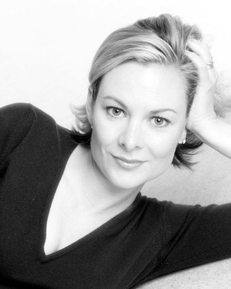 actor Sara Stewart large photo