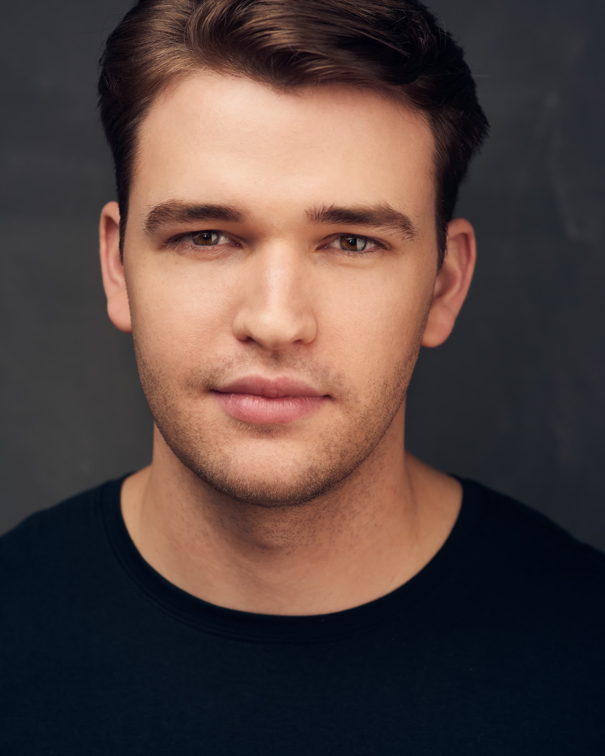 actor Burkely Duffield large photo