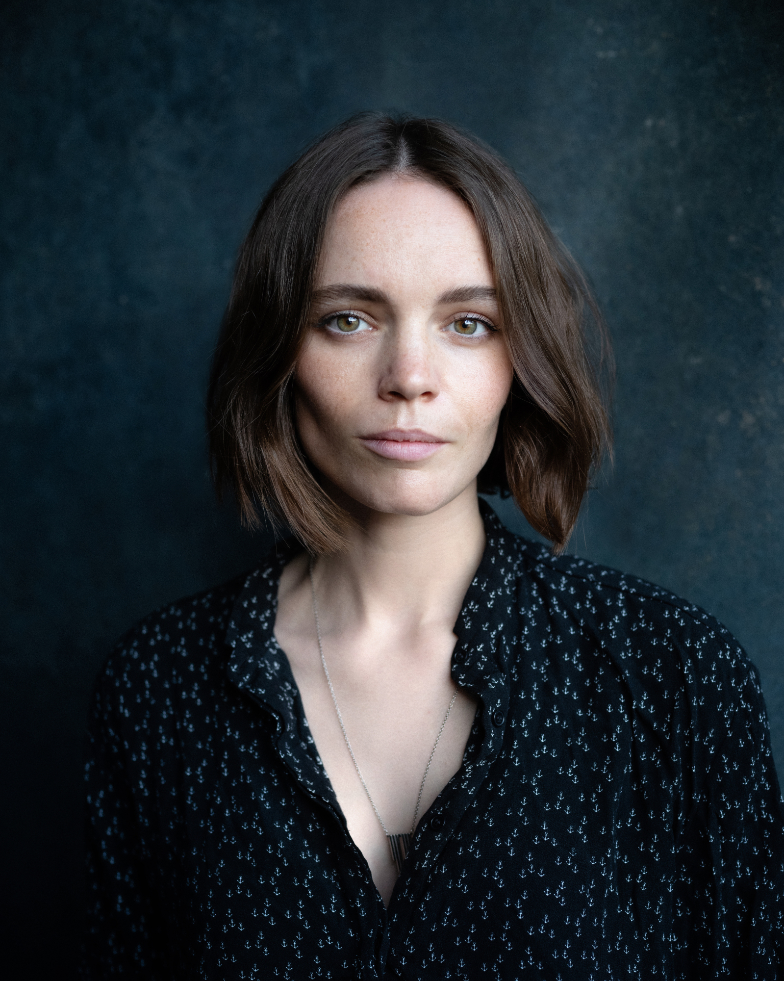 actor Kate Bracken large photo