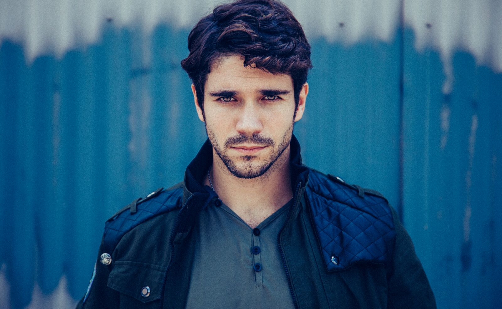 actor Myko Olivier large photo