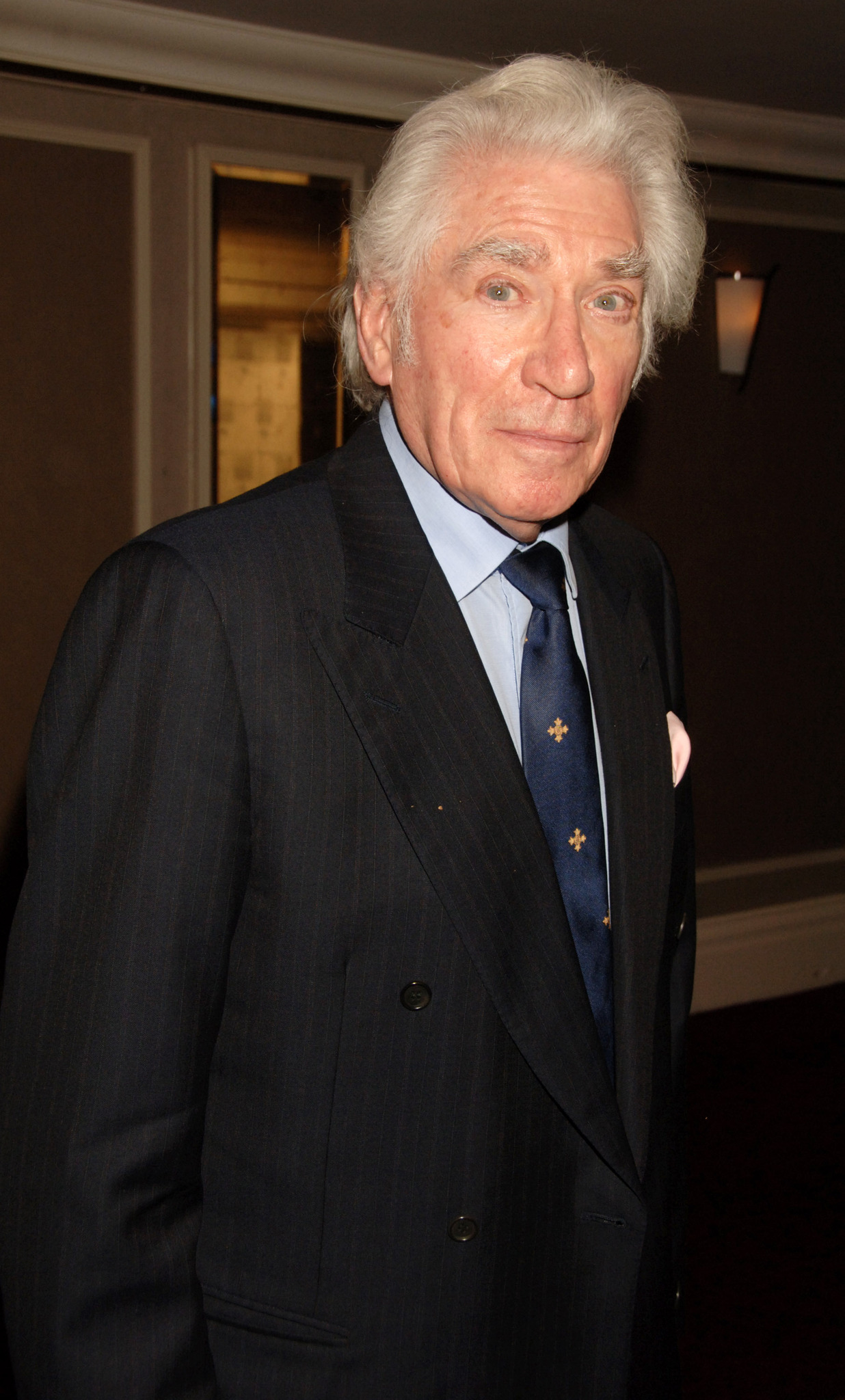 actor Frank Finlay large photo
