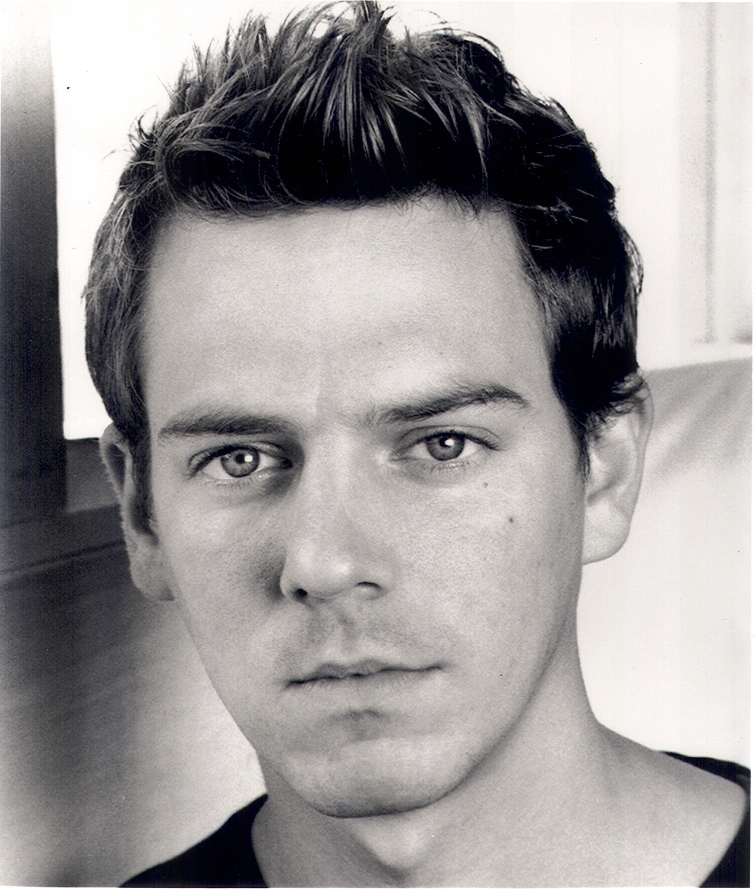 actor Joe Armstrong large photo