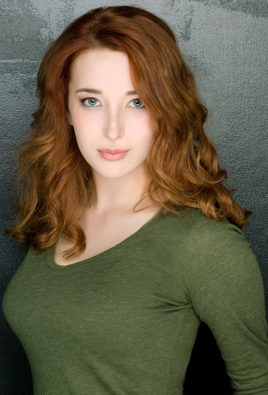 actor Charlotte Hegele large photo