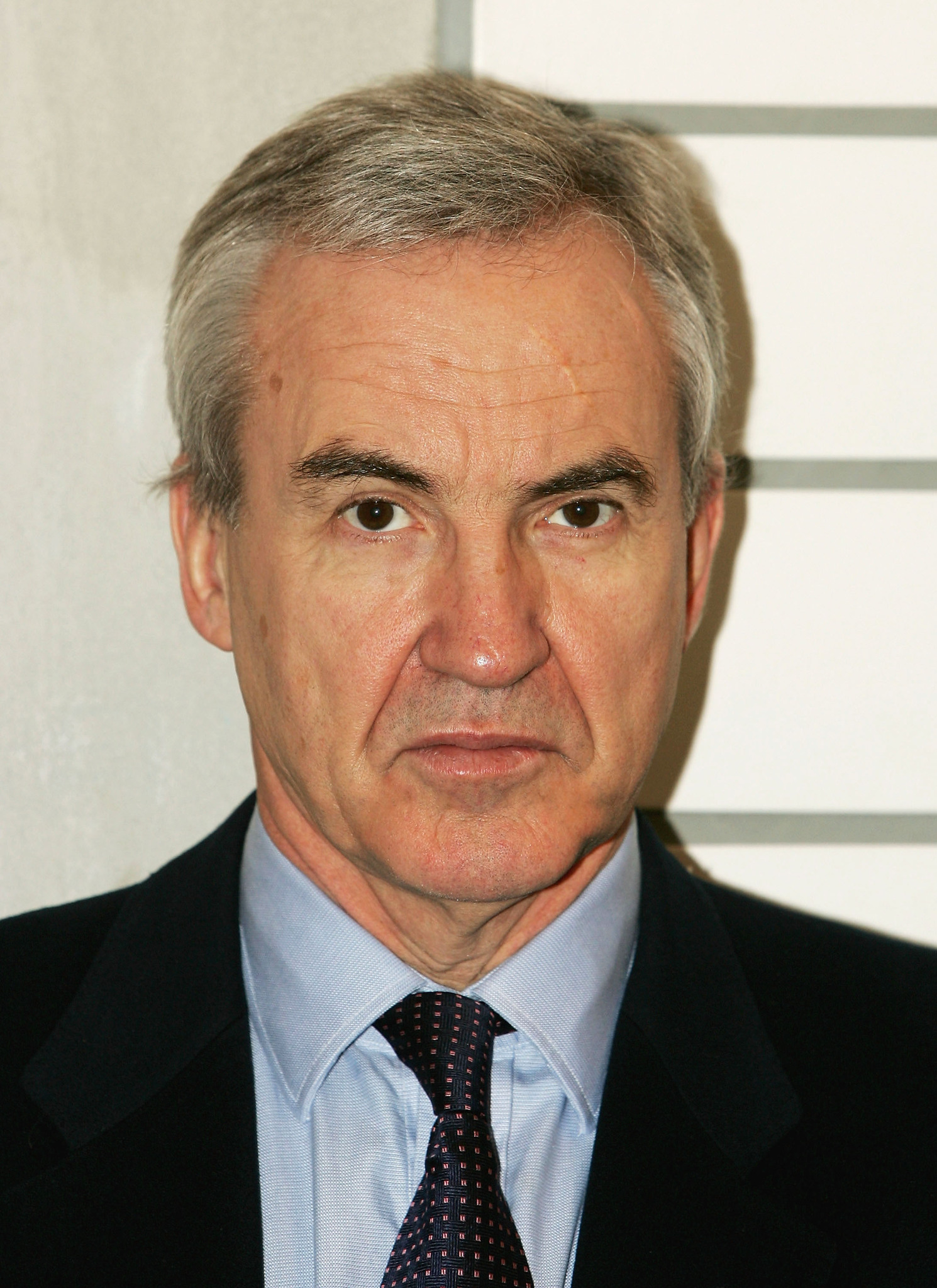 actor Larry Lamb large photo