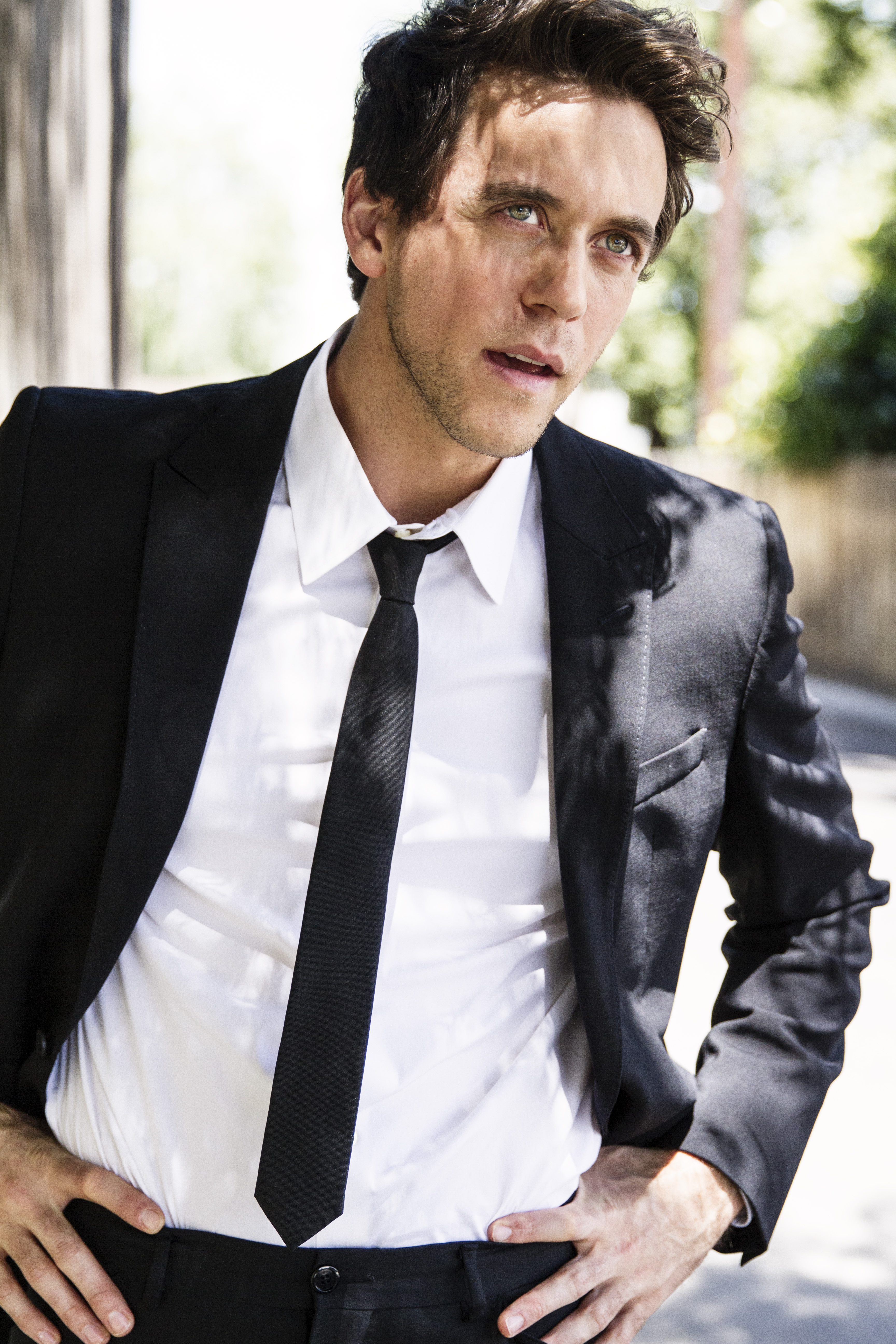 actor Ashley Zukerman large photo