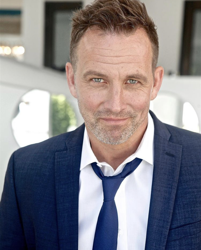 actor Robert Leeshock large photo