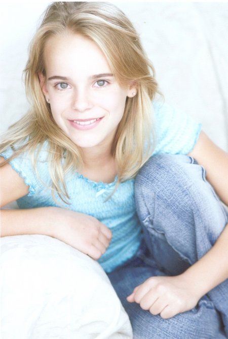 actor Emily Hirst large photo