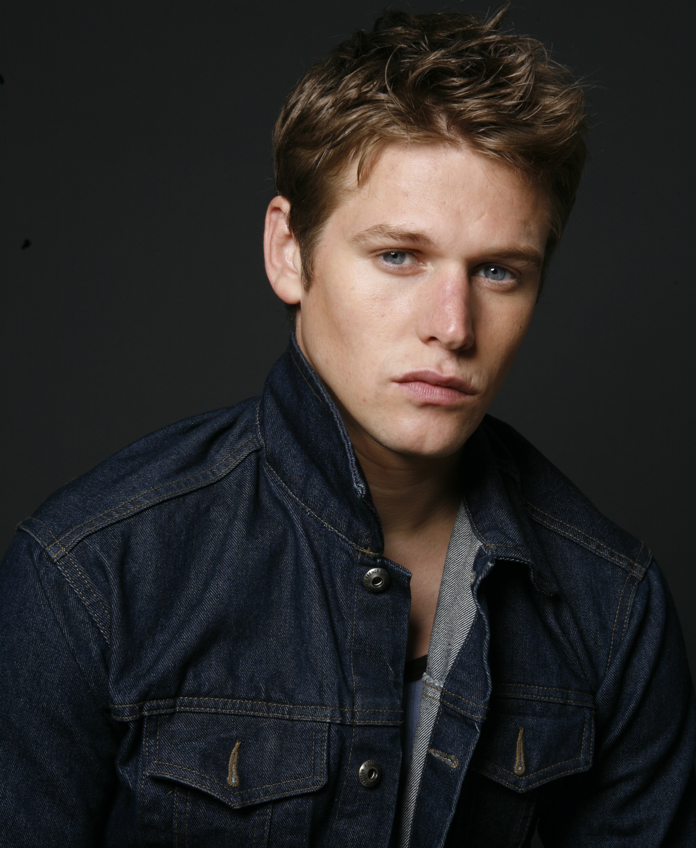 actor Zach Roerig large photo